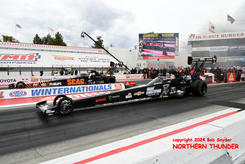 Brittany Force (near lane) vs 
Justin Ashley (far lane)